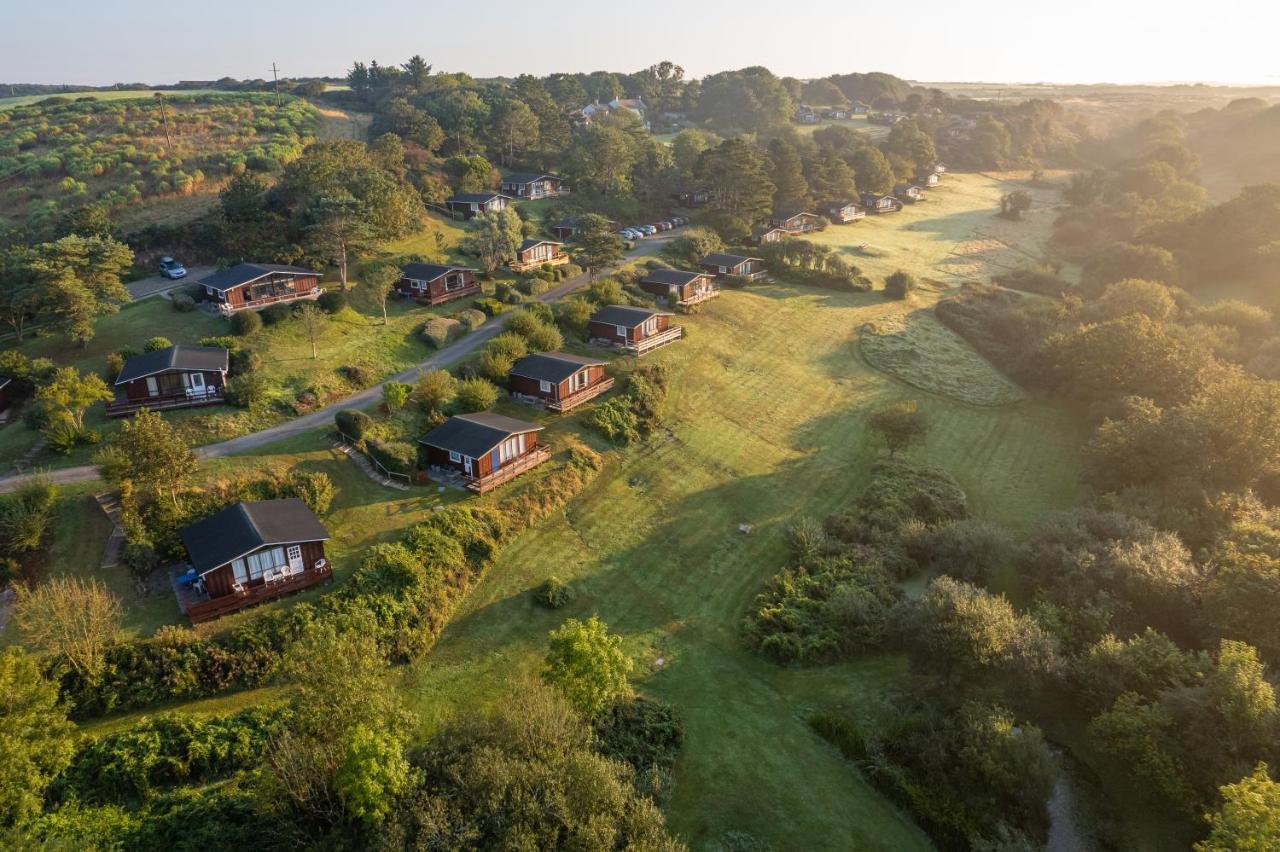 Timber Hill Self Catering Cedar Lodges Брод-Хейвен Экстерьер фото