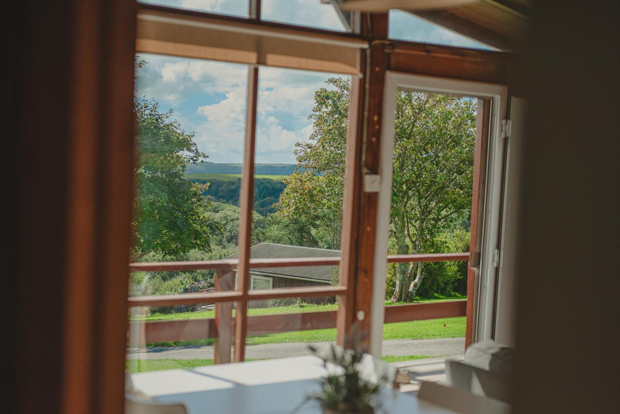 Timber Hill Self Catering Cedar Lodges Брод-Хейвен Экстерьер фото
