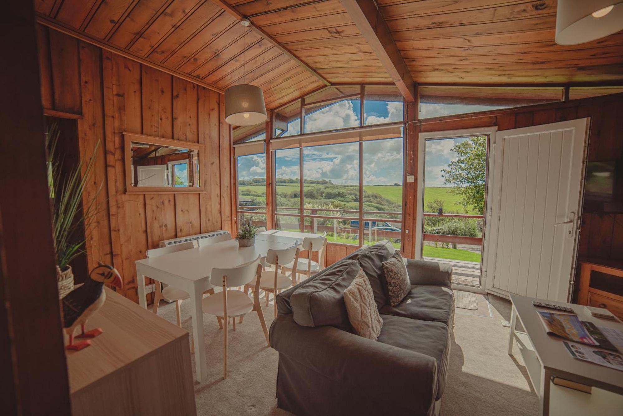 Timber Hill Self Catering Cedar Lodges Брод-Хейвен Экстерьер фото