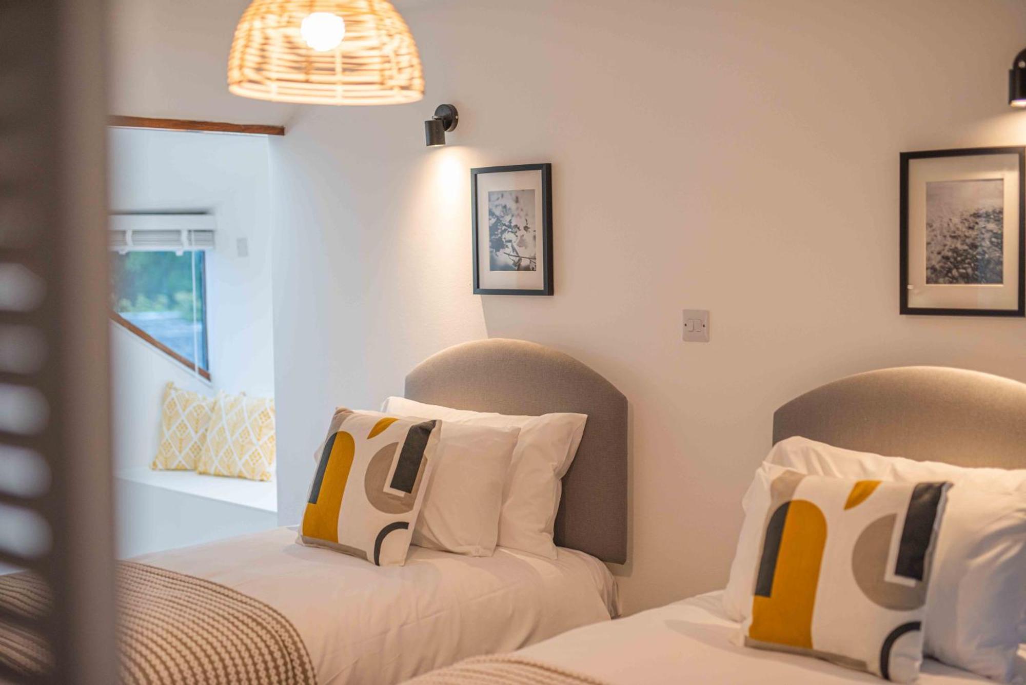 Timber Hill Self Catering Cedar Lodges Брод-Хейвен Номер фото